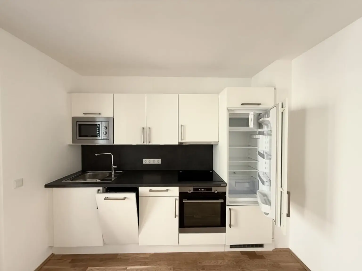 schöne 2-Zimmer Wohnung in ruhiger Lage mit guter Infrastruktur- nahe U4 Hietzing - ab 01.01.2026