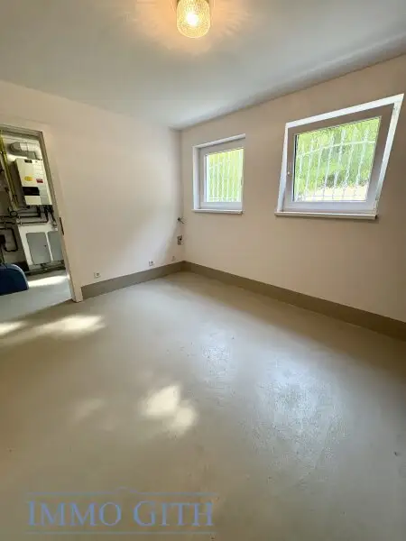 GROSSZÜGIGE DOPPELHAUSHÄLFTE IN GRÜNRUHELAGE MIT WIENBLICK IN MARIA ENZERSDORF ZU MIETEN!