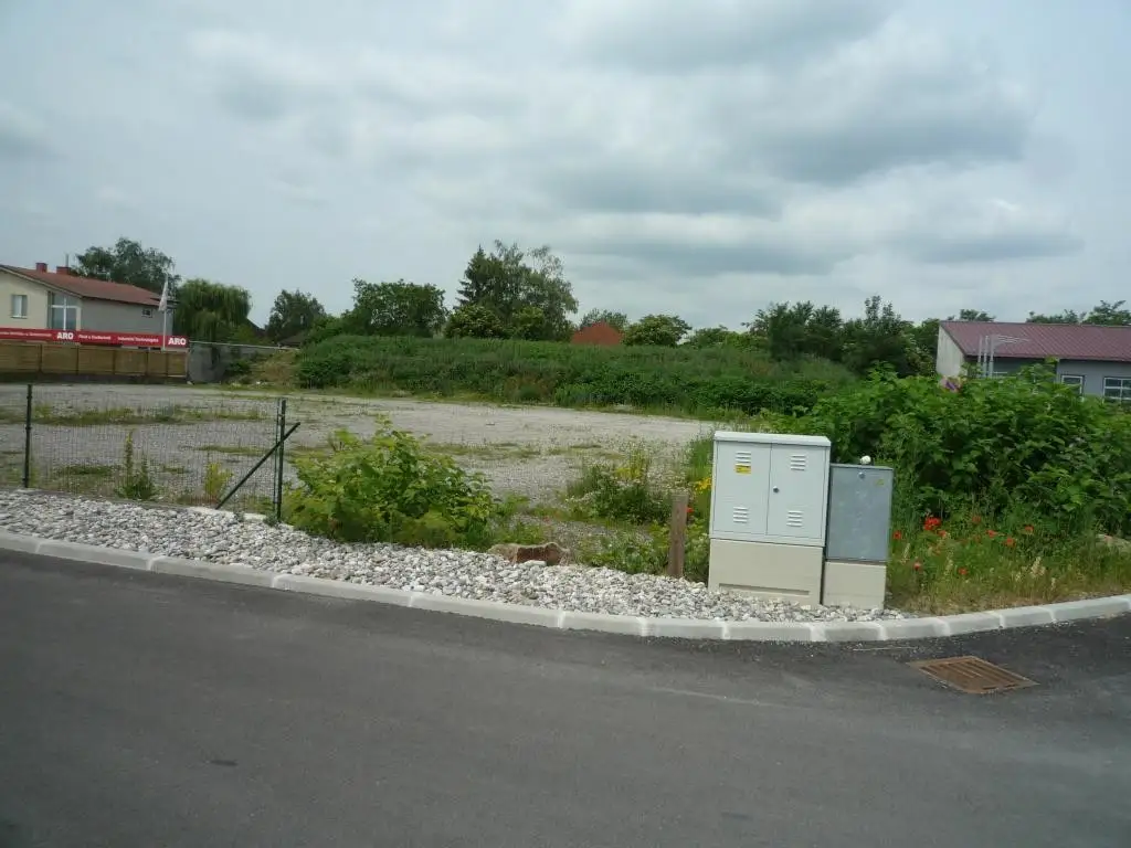 BETIEBSGRUNDSTÜCK IM GEWERBEGEBIET TULLN- LANGENROHR , MIT BAURECHT, NEBEN B 19 !!!.
