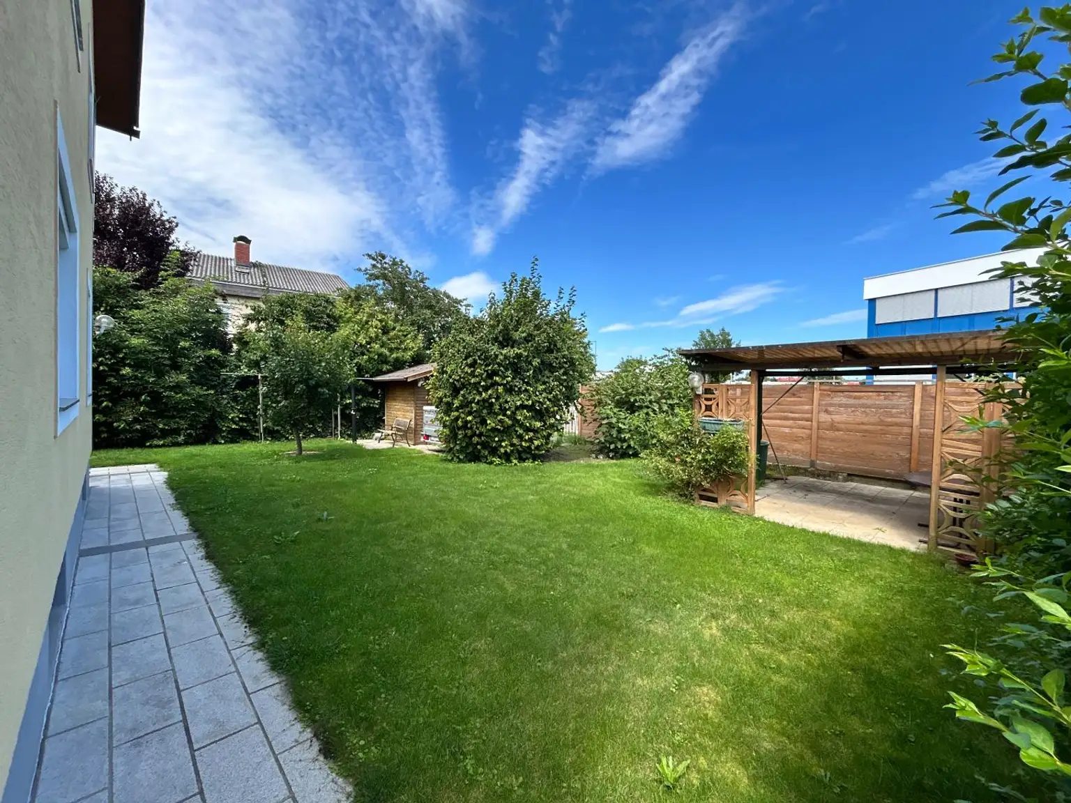Großzügige Doppelhaushälfte inkl. Garage und sonnigem Gartenbereich