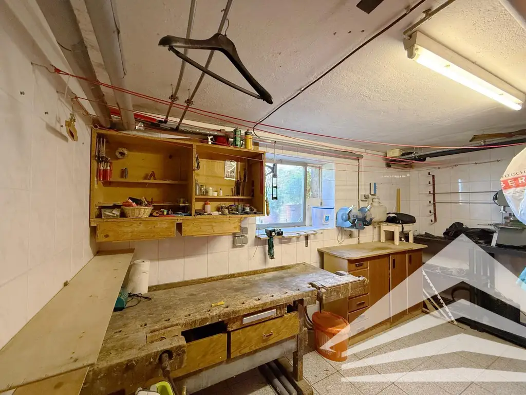 Großzügiges Mehrfamilienhaus in schöner Aussichtslage in Abwinden! 2 Garagen Plus Carport!