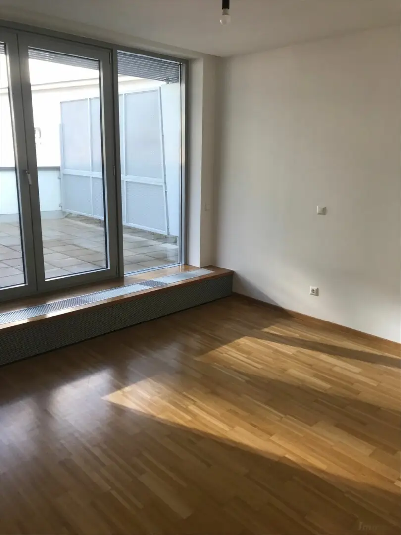 Wohnzimmer mit Terrasse