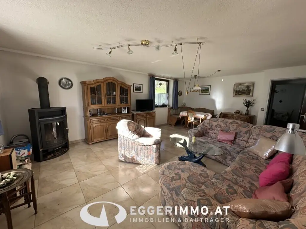 Niedernsill - Spacious 4-Room Apartment with Garden & Balcony for Sale in a Two-Party House