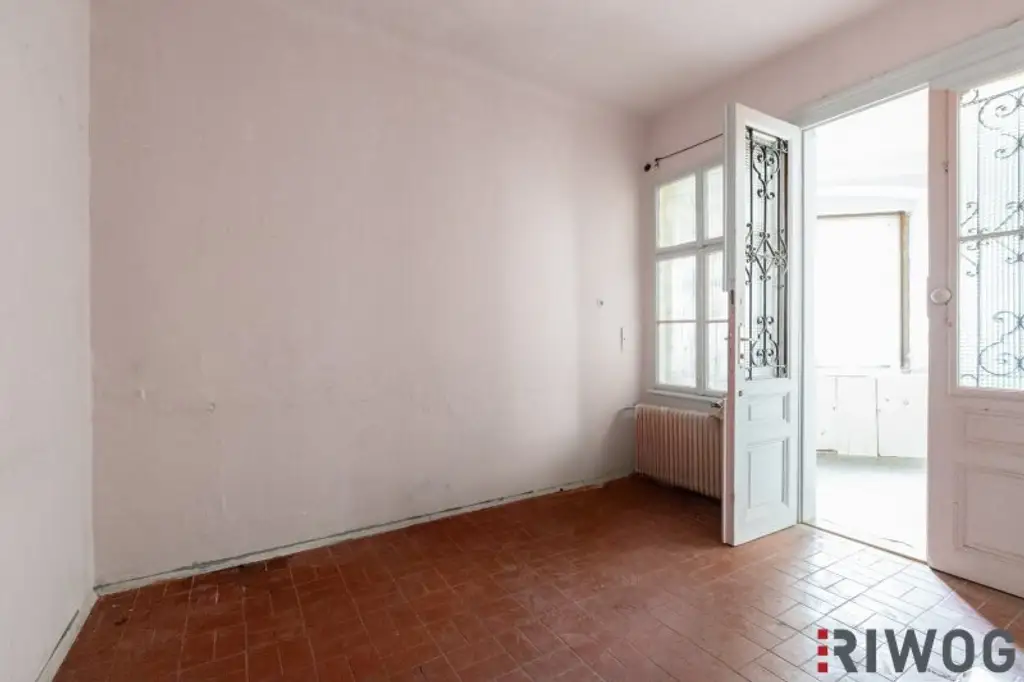 SANIERUNGSBEDÜRFTIG //  3. Stockwerk, nahe Burggasse-/Stadthalle (Top 21-23), 3 Zi.