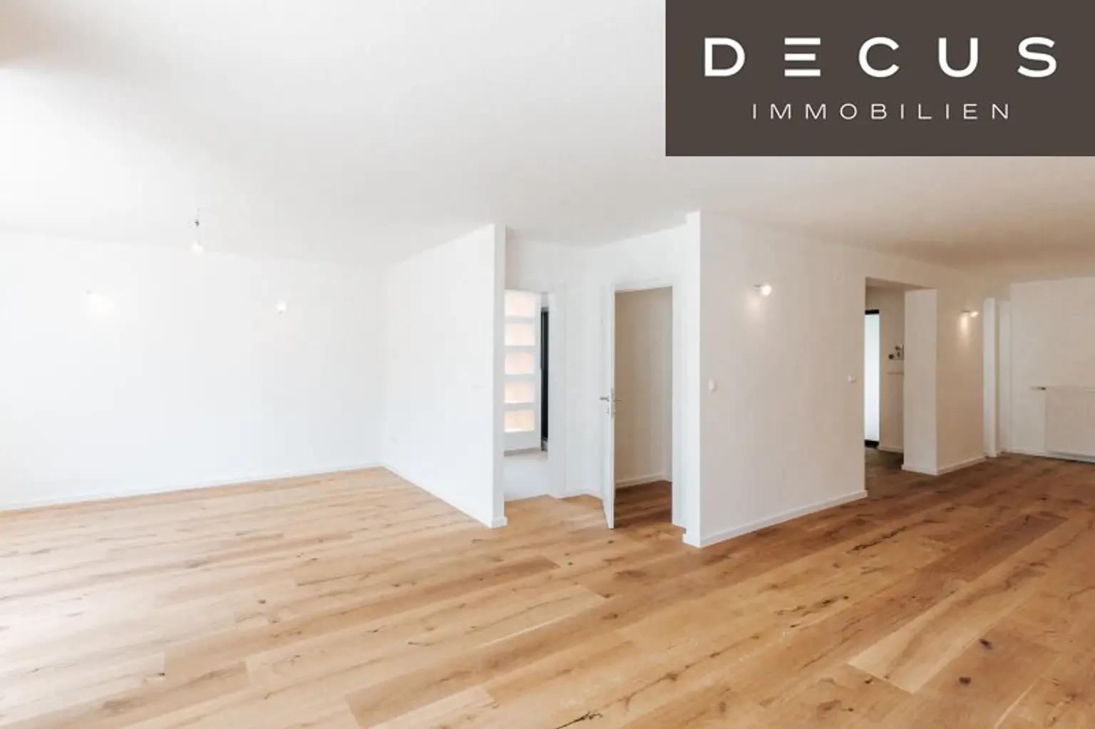ERSTBEZUG! Luxuriöse Villa mit Sauna und Indoor-Pool!
