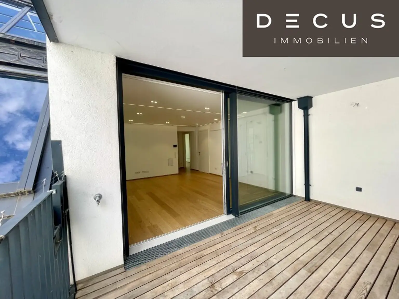 RESIDIEREN AM STADTPARK | ELEGANTE DACHGESCHOSSWOHNUNG | RUHIGE HOFSEITIGE 12 m2 TERRASSE | 4 ZIMMER | 2 BÄDER
