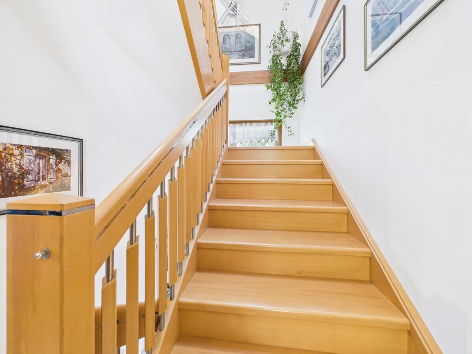 Exklusives Wohnjuwel mit Panoramablick auf die Sternbergkirche – sonnig und ruhig gelegen