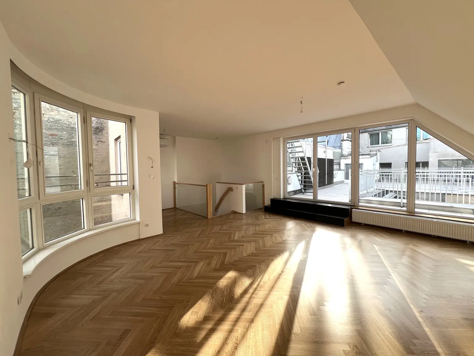 Klimatisierte 5-Zimmerwohnung mit 72 m² Terrasse am Kohlmarkt / Air conditioned 5-room flat with 72 m² terrace on Kohlmarkt