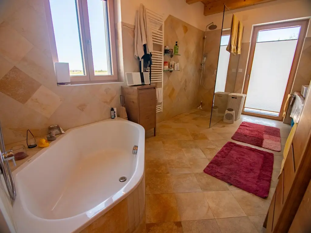 Exklusives Einfamilienhaus mit Ausblick und Wellnessbereich