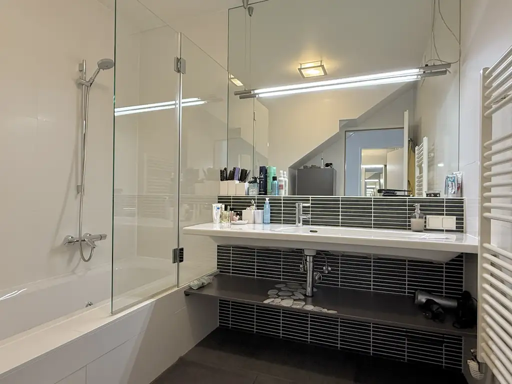 Grüner Dachgarten mit Blick über Wien I exklusive DG - Wohnung I Großzügige Fensterflächen mit Rollläden I Klimaanlage