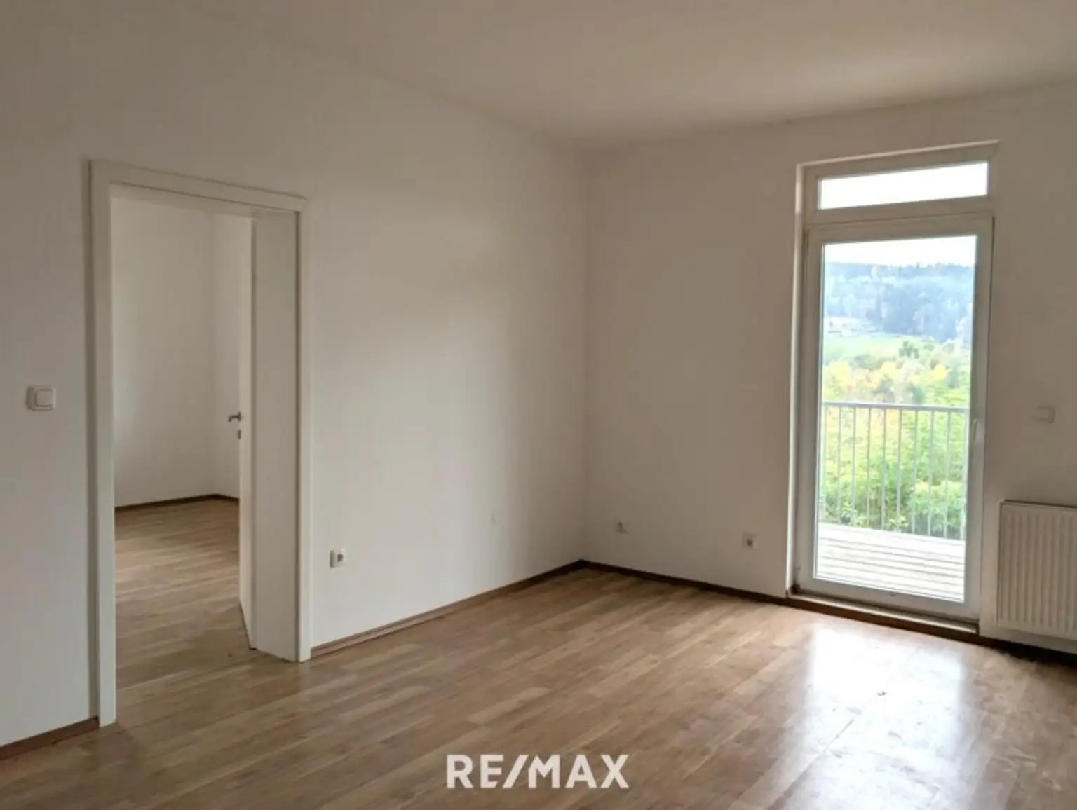 Zimmer mit Balkonzugang