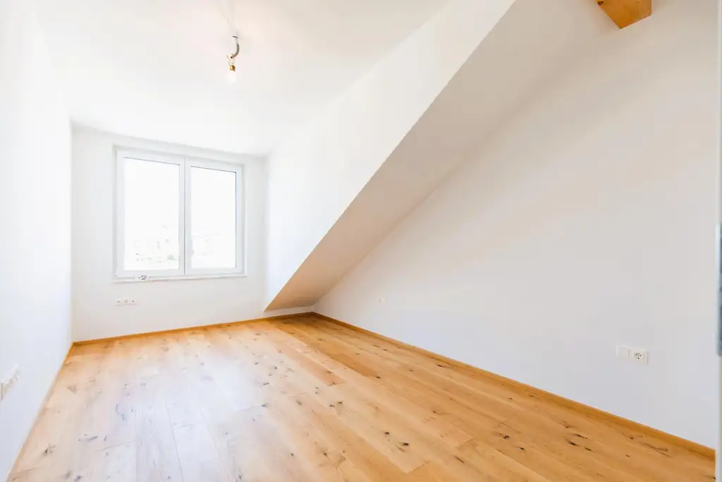 Modern Wohnen mit Balkon, Seeblick und Abstellplatz