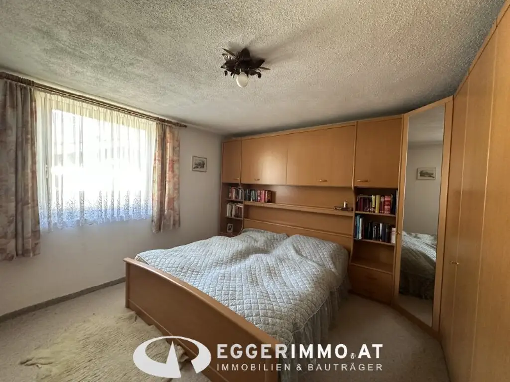 Niedernsill - Spacious 4-Room Apartment with Garden & Balcony for Sale in a Two-Party House