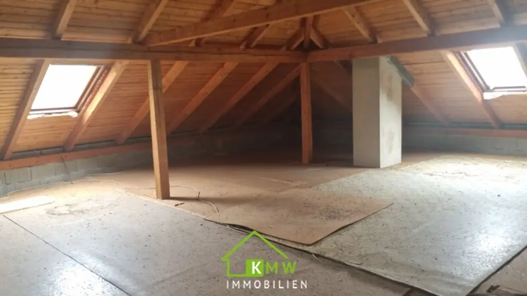 E I N Z E L L A G E !!! Wohnhaus mit traumhaften Garten