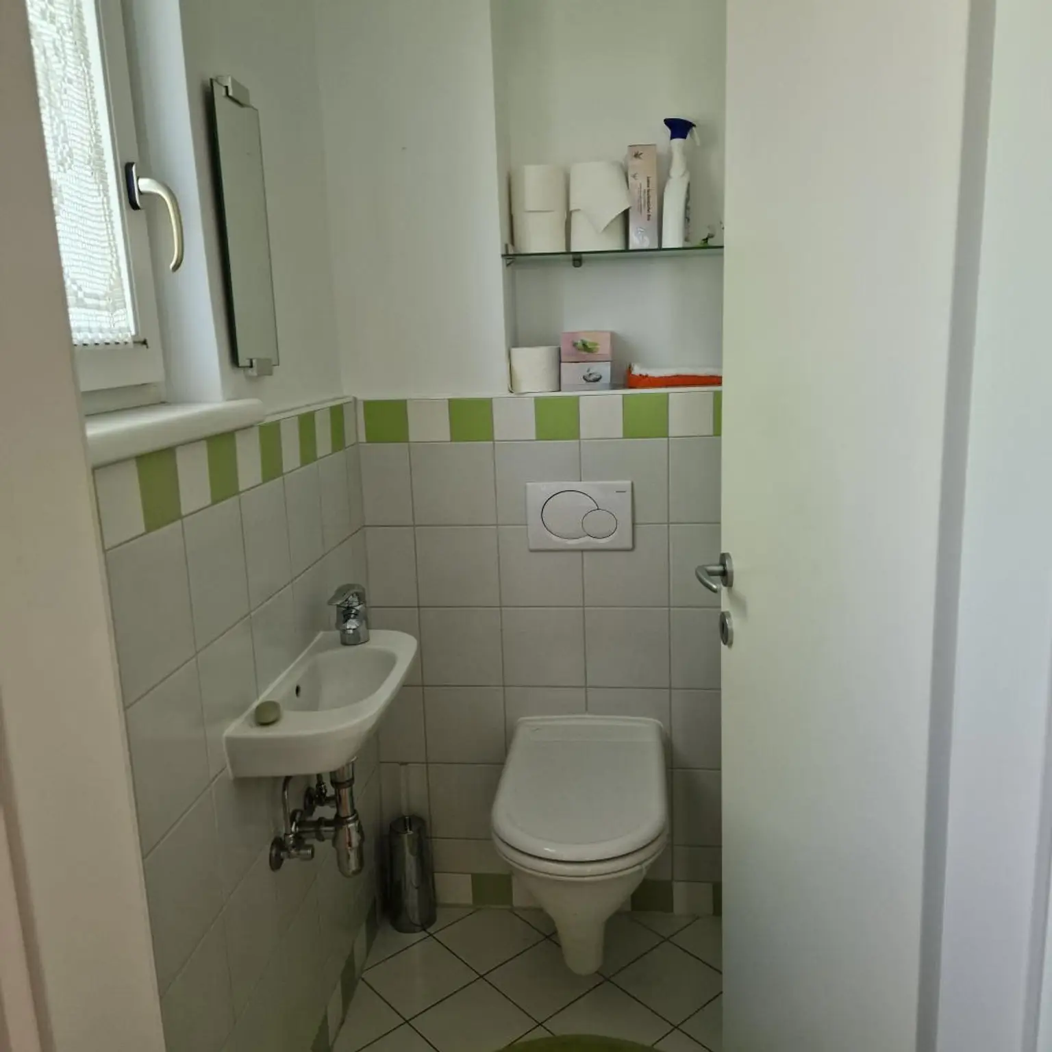 Einziehen und genießen! Sonniges Einfamilienhaus mit Doppelgarage, Terrasse uvm
