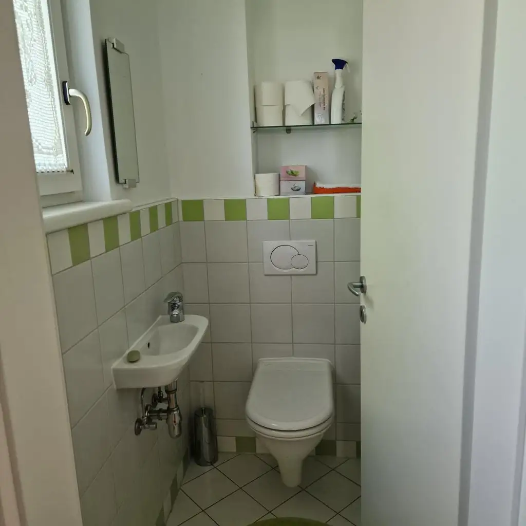Einziehen und genießen! Sonniges Einfamilienhaus mit Doppelgarage, Terrasse uvm