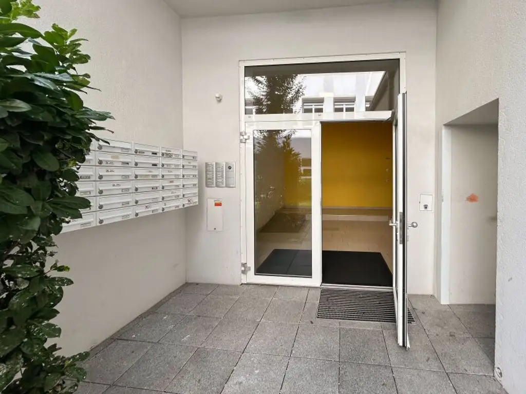 Nähe Landstraße: Moderne 3-Zimmer Wohnung mit Balkon und TG-Parkplatz zu mieten!