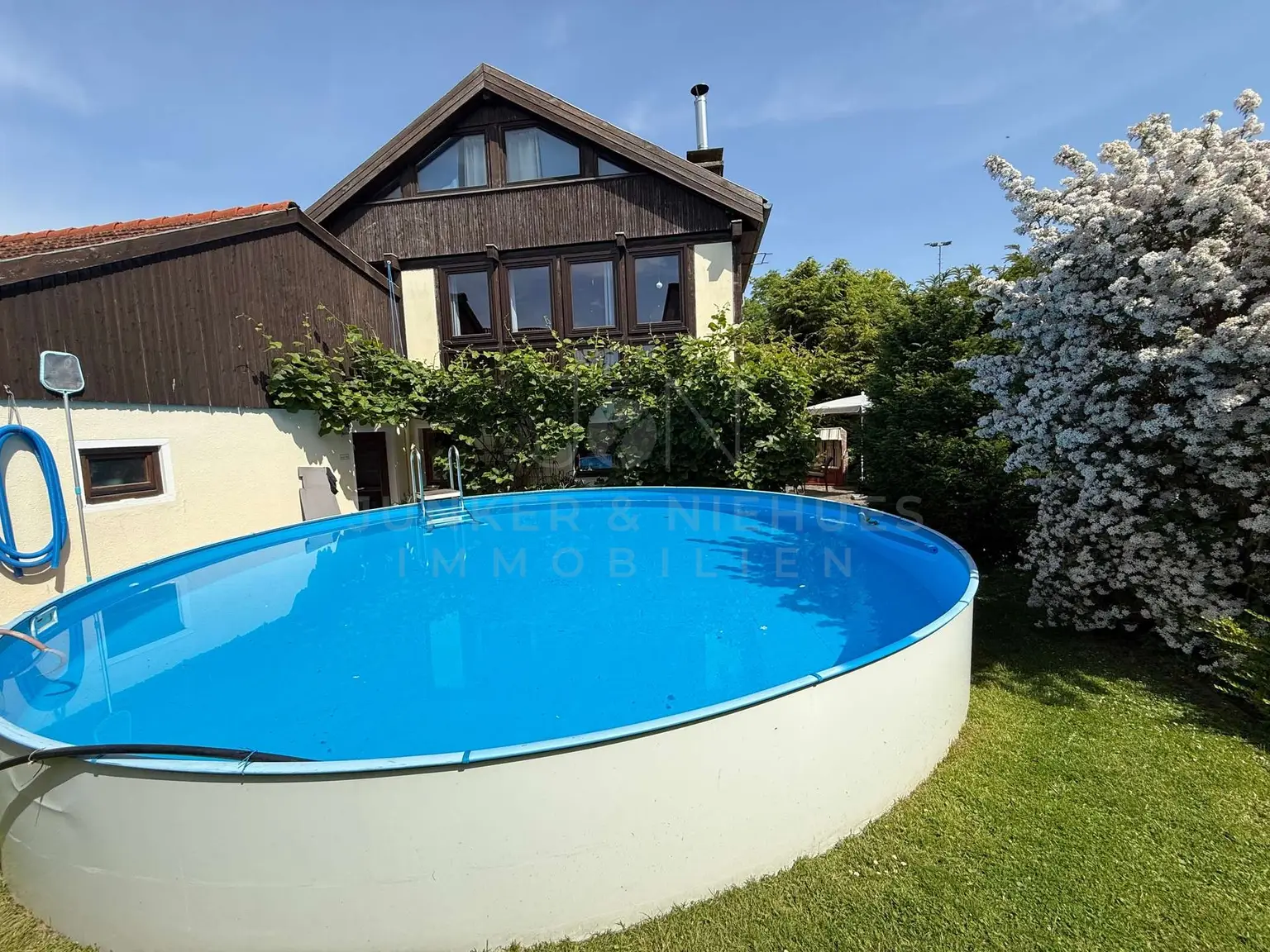 Garten mit Pool