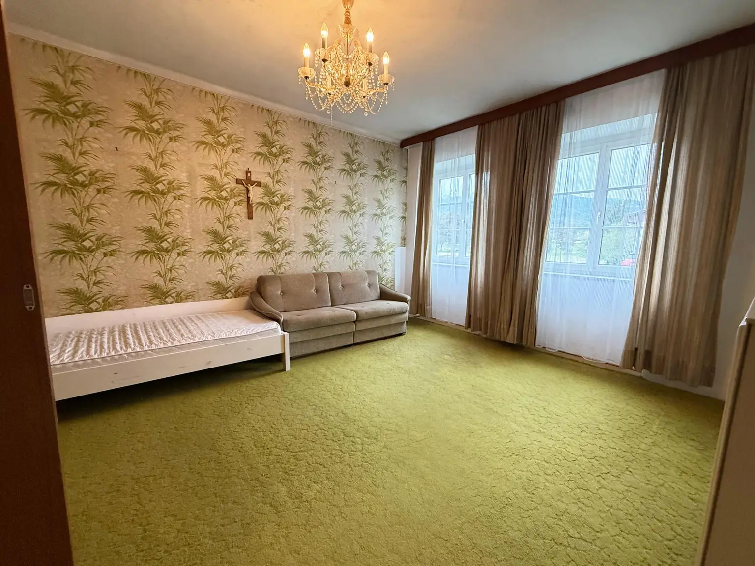 Bürgerliches Einfamilienhaus mit viel Platz, liebenswerten Garten und tollem Ausblick!