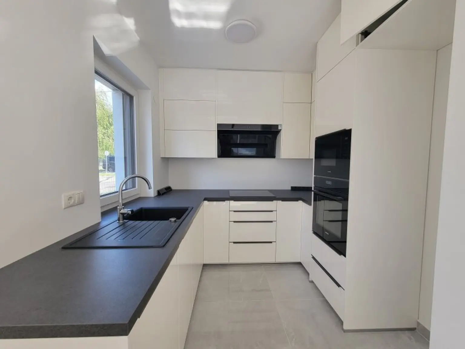 ERSTBEZUG!! MODERNES EINFAMILIENHAUS AM NÖRDLICHEN STADTRAND VON WIEN - 1210 WIEN LEOPOLDAU.