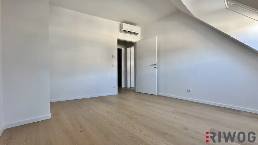 Neubau DG-Terrassenwohnung in Ruhelage | PKW-Stellplatz | 3 Min. zum Kutschkermarkt und zur U6 | 2 Min. zum Aumannplatz