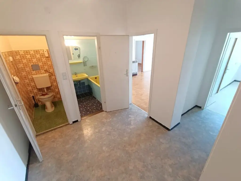 2-Zimmer Wohnung mit Weitblick und Loggia im 5. Stock mit Lift! Nähe U6 Dresdner Straße!