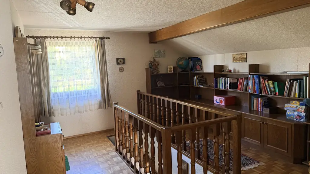 Großzügiges 4-Zimmer-Einfamilienhaus mit Terrasse und Garage in Ruhelage von Neulengbach mit Fernsicht!