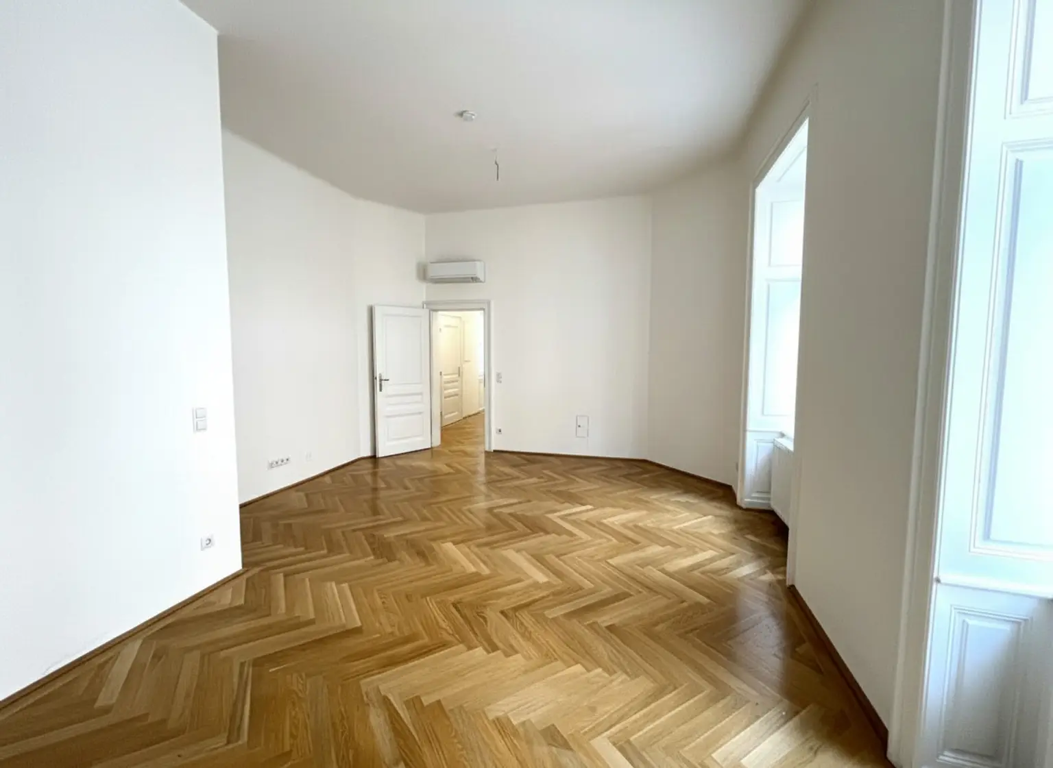 UNBEFRISTET: Top-Lage beim Stephansplatz: Klimatisierte, charmante Altbauwohnung im stilvollen Haus