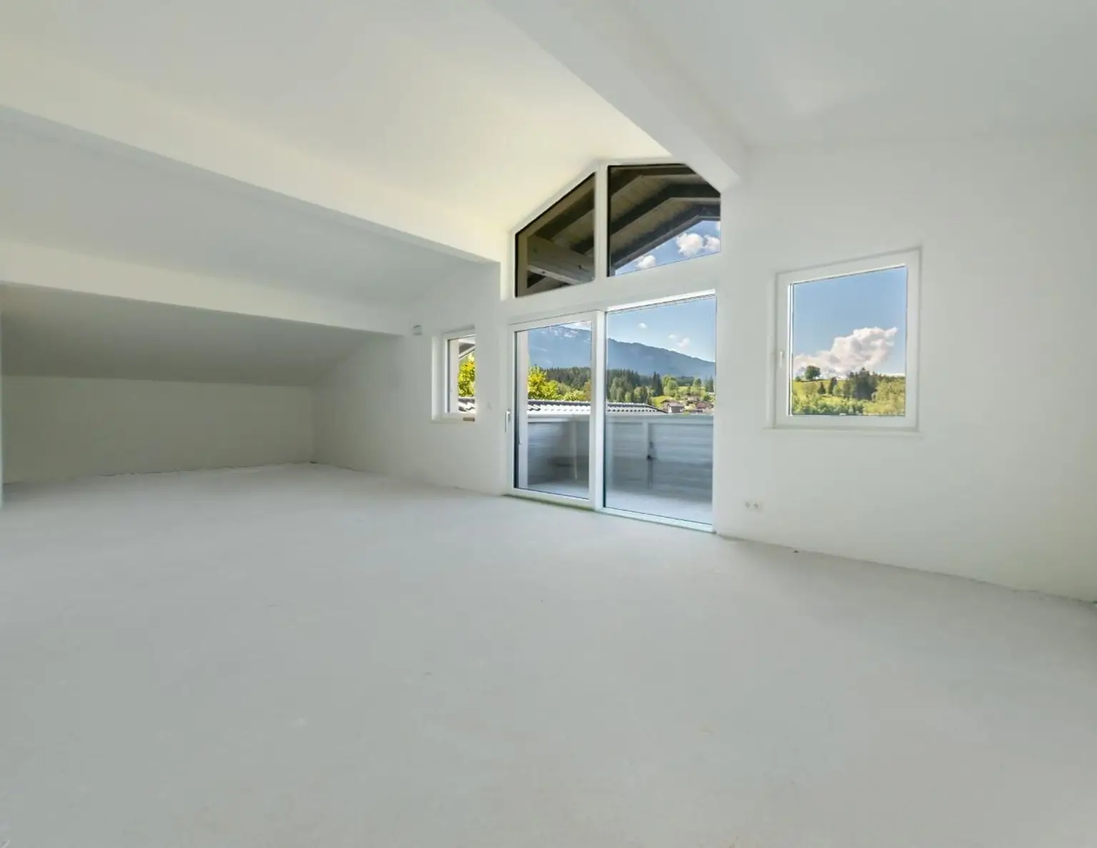 Förderung möglich! Sonnige Dachgeschosswohnung am Stadtrand von Saalfelden!
