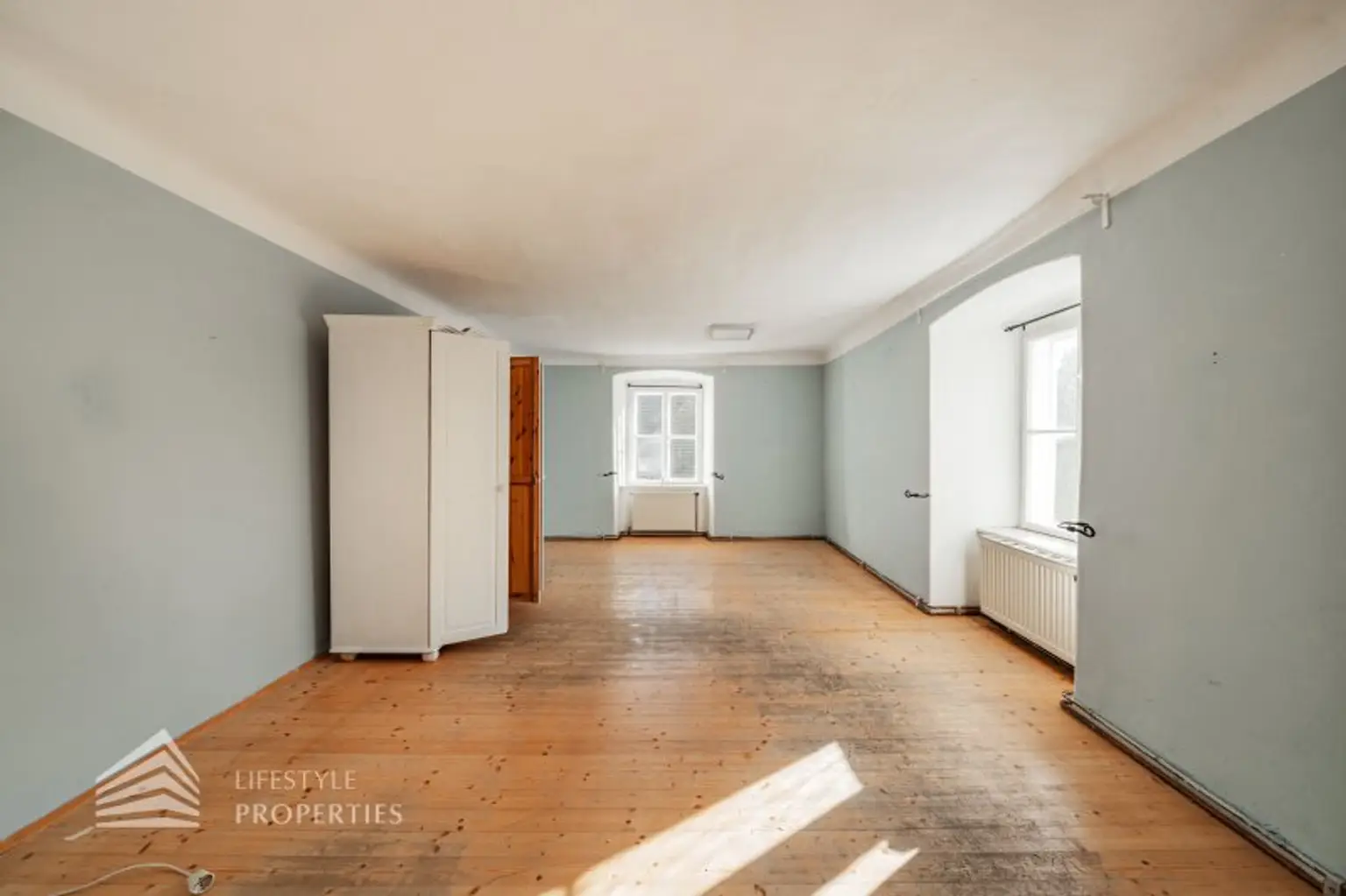 Exklusives Baugrundstück in einzigartiger Lage mit Einreichplanung!