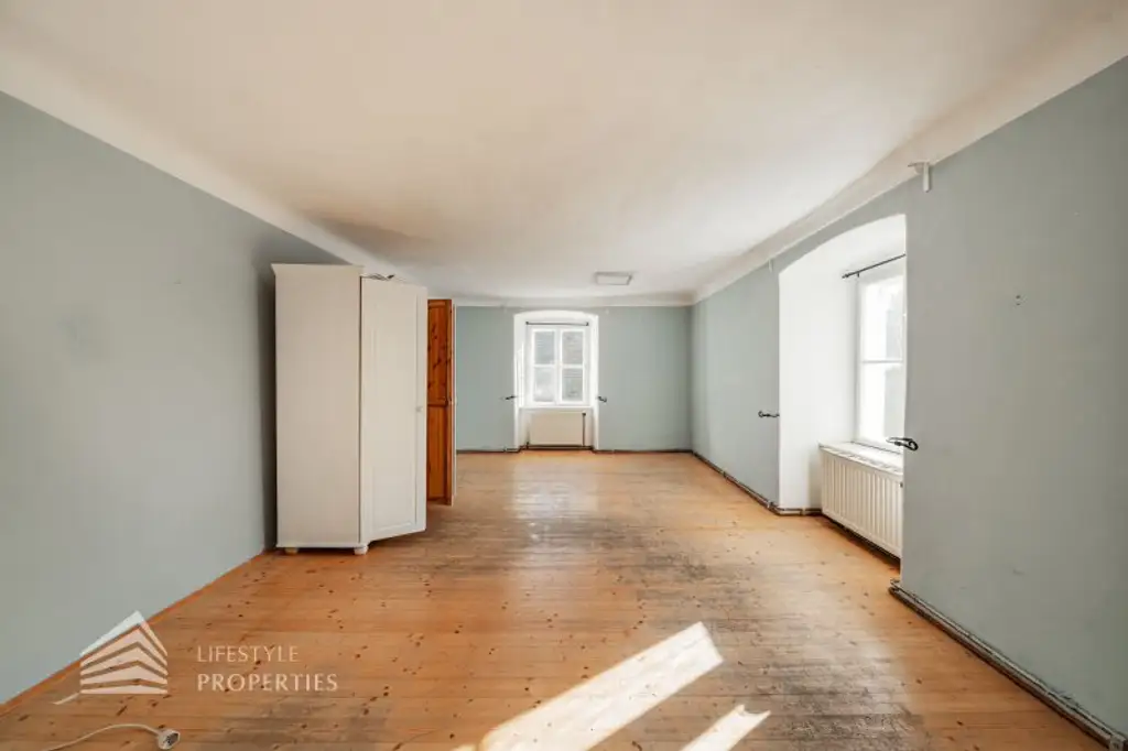 Exklusives Baugrundstück in einzigartiger Lage mit Einreichplanung!