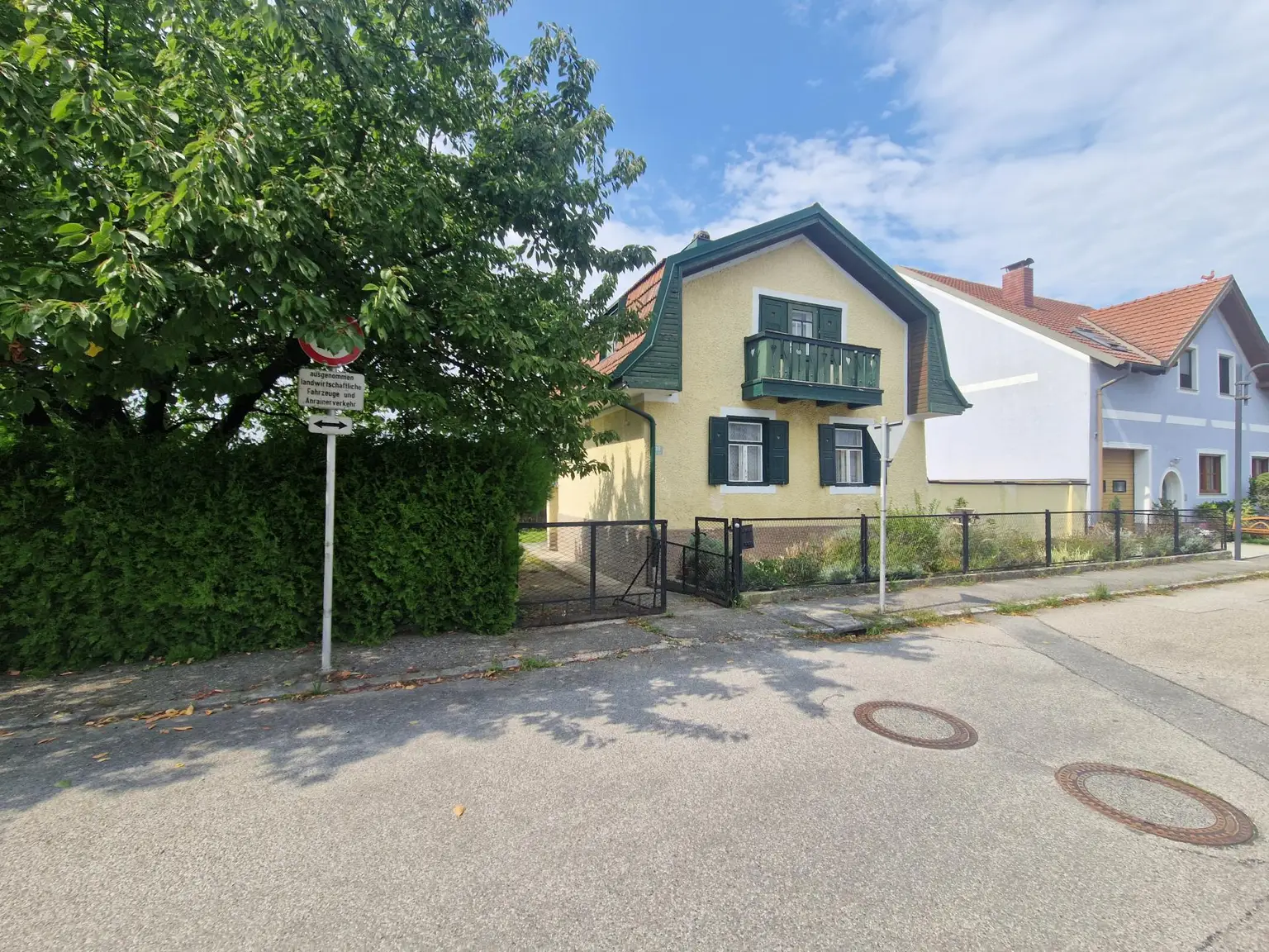 BAUEN UND WOHNEN IN ALLERBESTER WOHN- UND ZENTRUMSLAGE VON KIRCHBERG AM WAGRAM MIT ALTBESTAND
