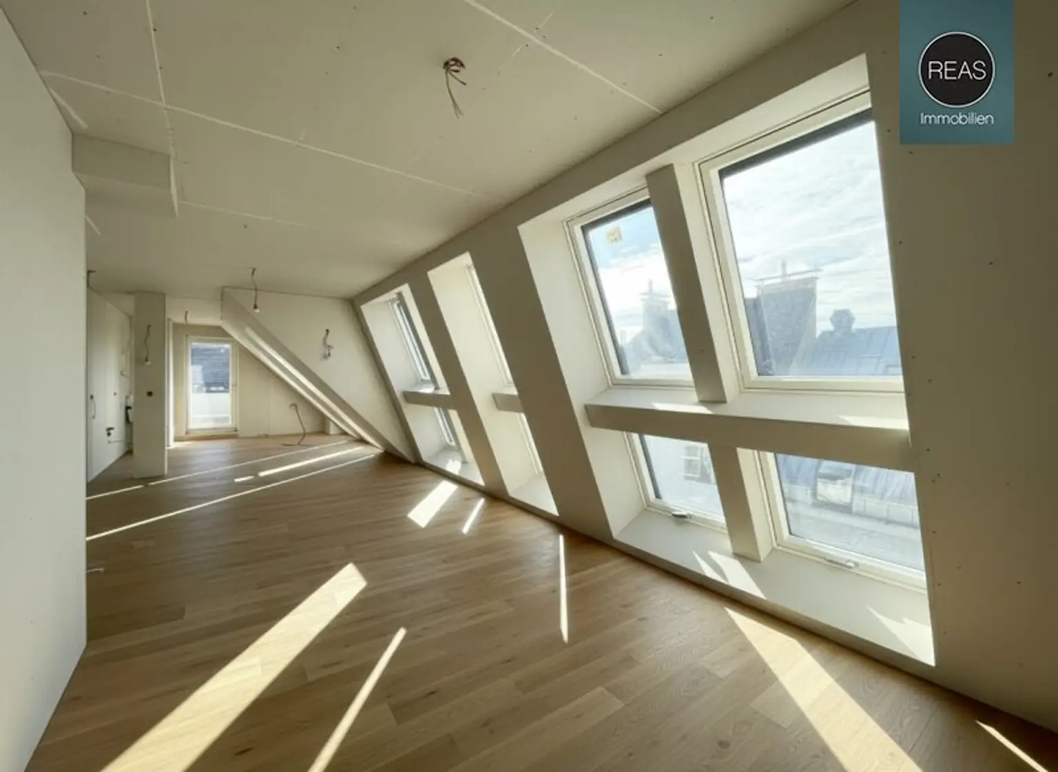 Erstbezug: Atemberaubendes Dachgeschoss - Apartment (klimatisiert) mit 3 Terrassen und hochwertiger Ausstattung im Trendbezirk Ottakring!