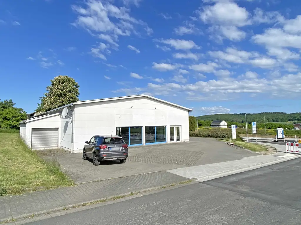 Vielseitige Gewerbehalle – ideal für Handel, Studio oder Lager