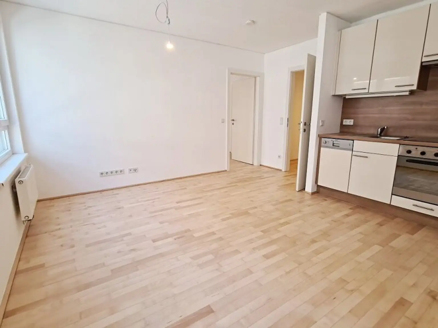 HÖRLGASSE BEIM SCHLICKPLATZ, gepflegte 45 m2 Neubau, 2 Zimmer, Komplettküche, Duschbad, Parketten, 2. Liftstock