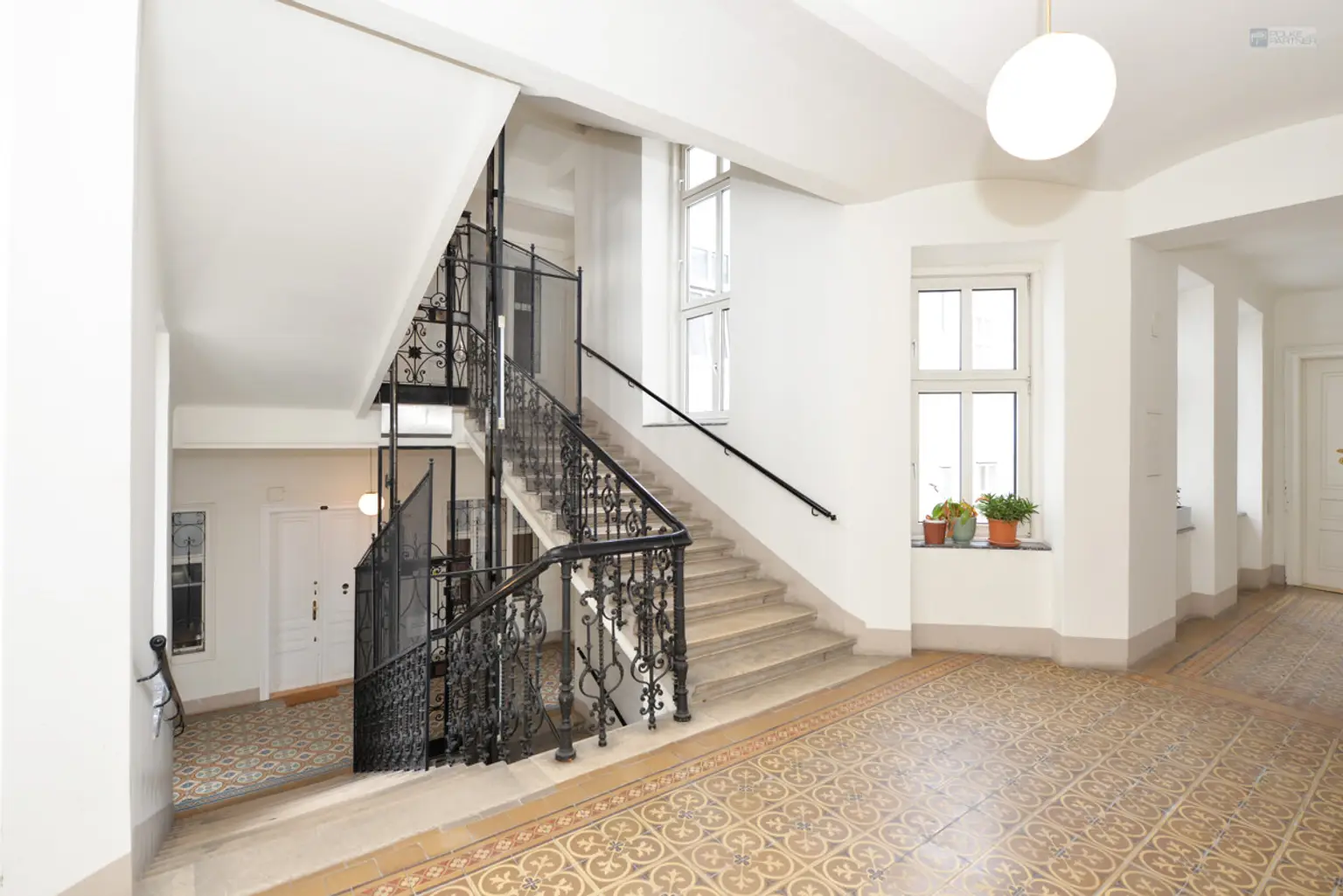 ALTBAU-GARCONNIERE IM HERZEN DES SERVITENVIERTELS –IDEAL FÜR SINGLES, PAARE ODER ALS WIENER HOMEBASE