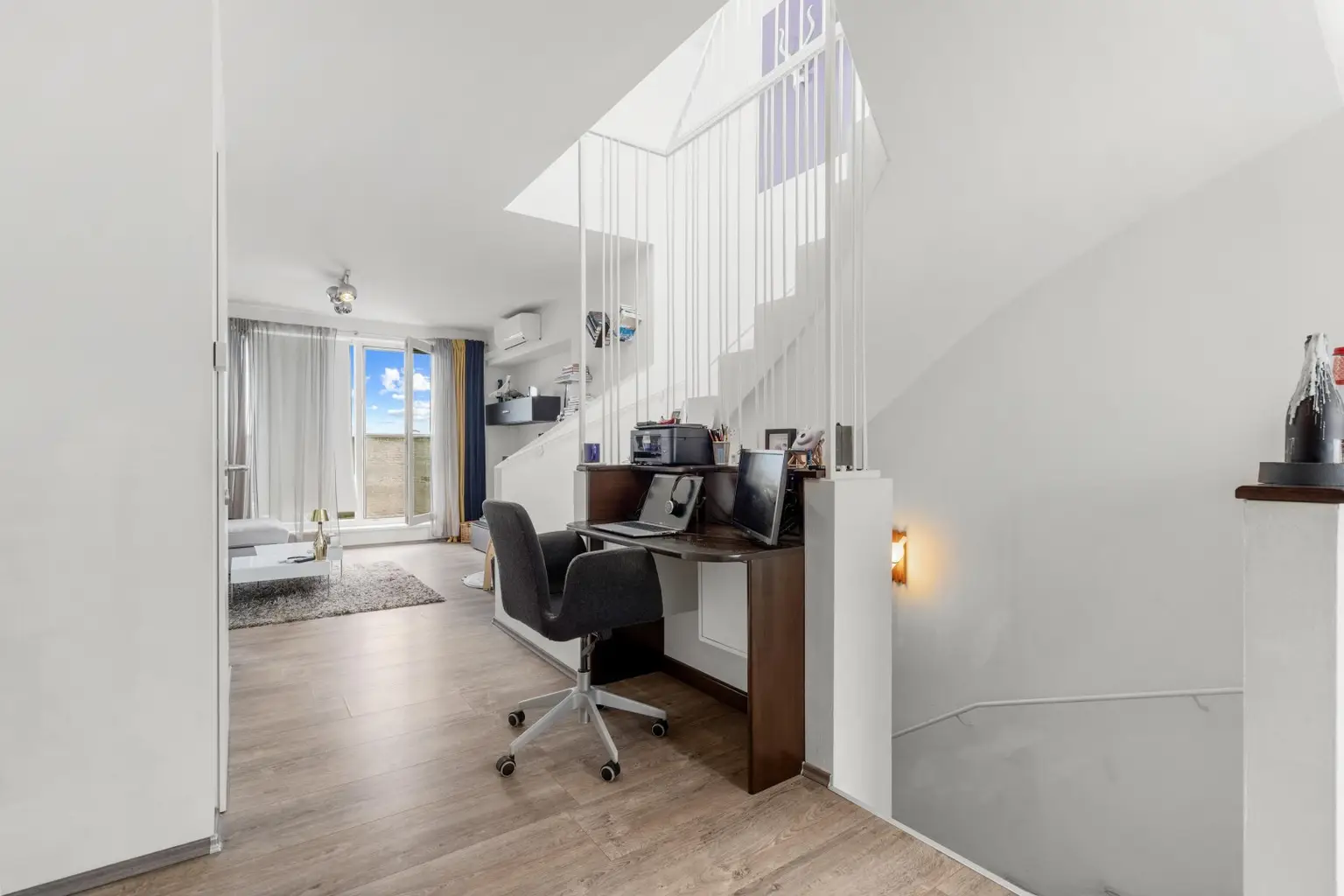 "Traumhafte Dachterrassen-Maisonette mit Fernblick & Badeteichzugang"