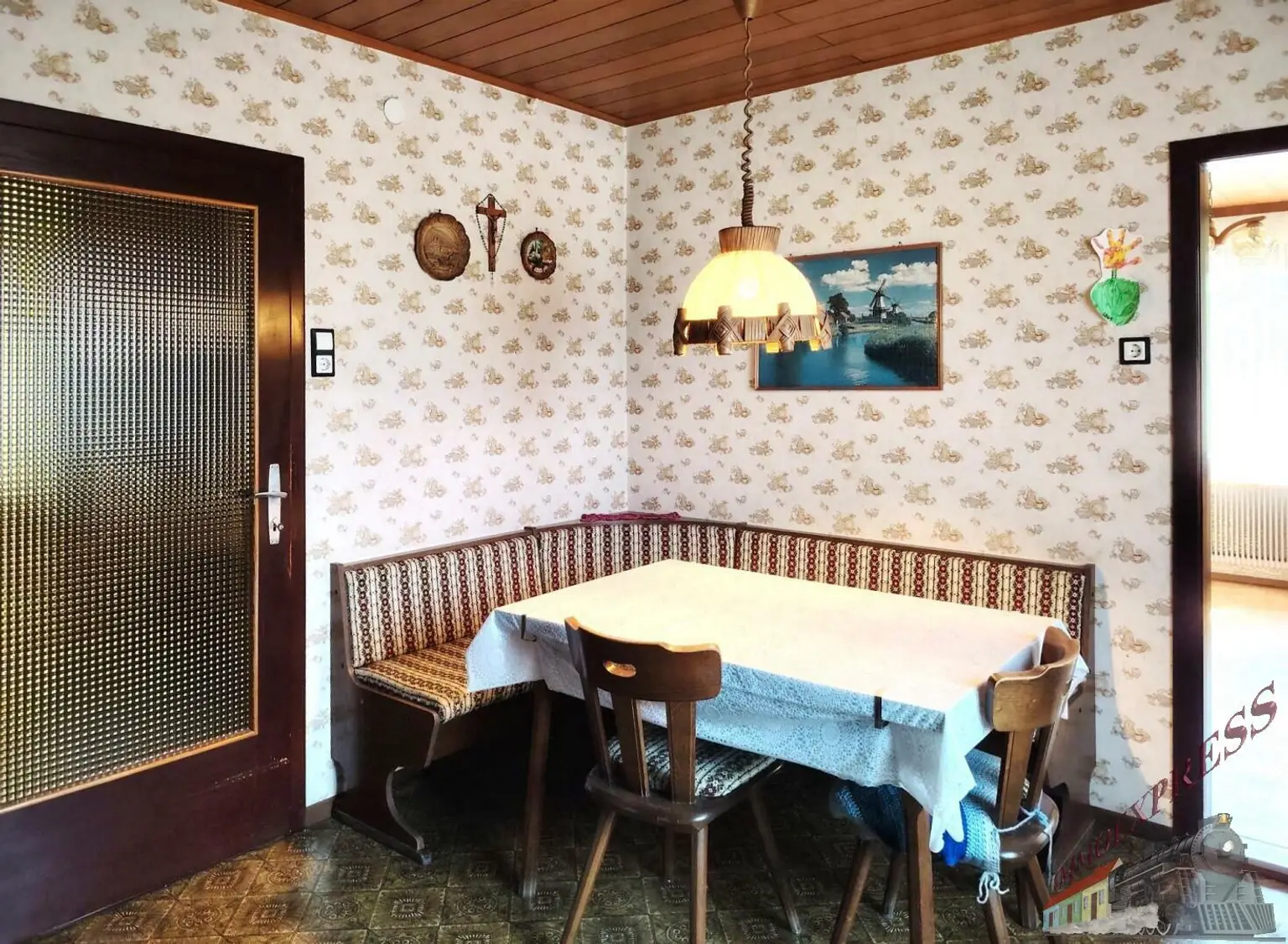 Einfamilienhaus mit großem Grundstück (2 Parzellen) wartet auf Sie!