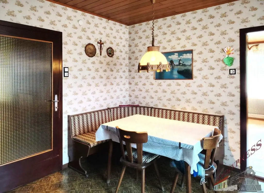Einfamilienhaus mit großem Grundstück (2 Parzellen) wartet auf Sie!