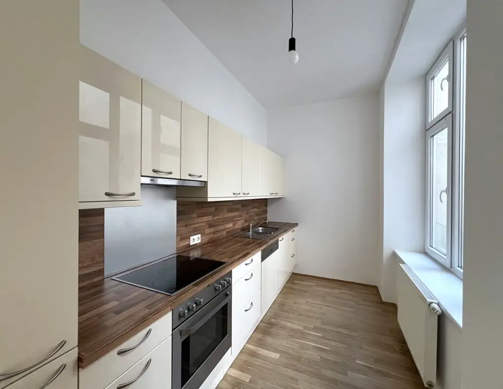 Großzügige 2-Zimmer-Altbauwohnung auf der Mariahilfer Straße