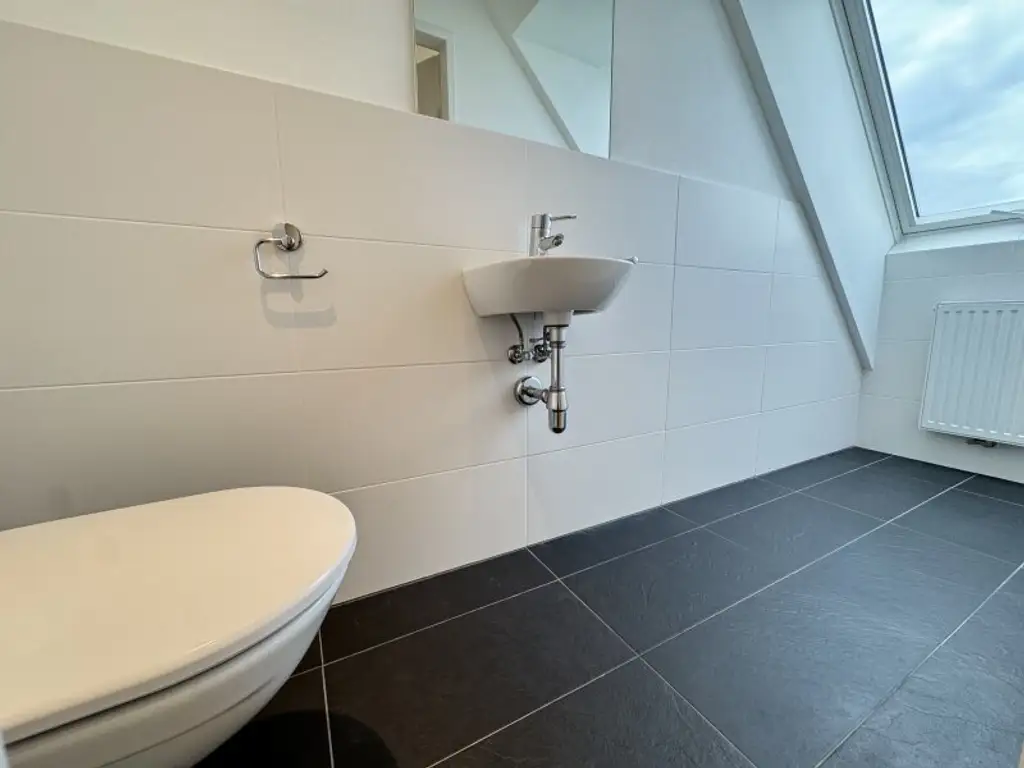 Exklusive Dachgeschoßwohnung mit Terrasse beim Stadtpark - Ab sofort verfügbar!