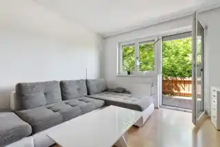 Wohnbereich mit Balkonausgang