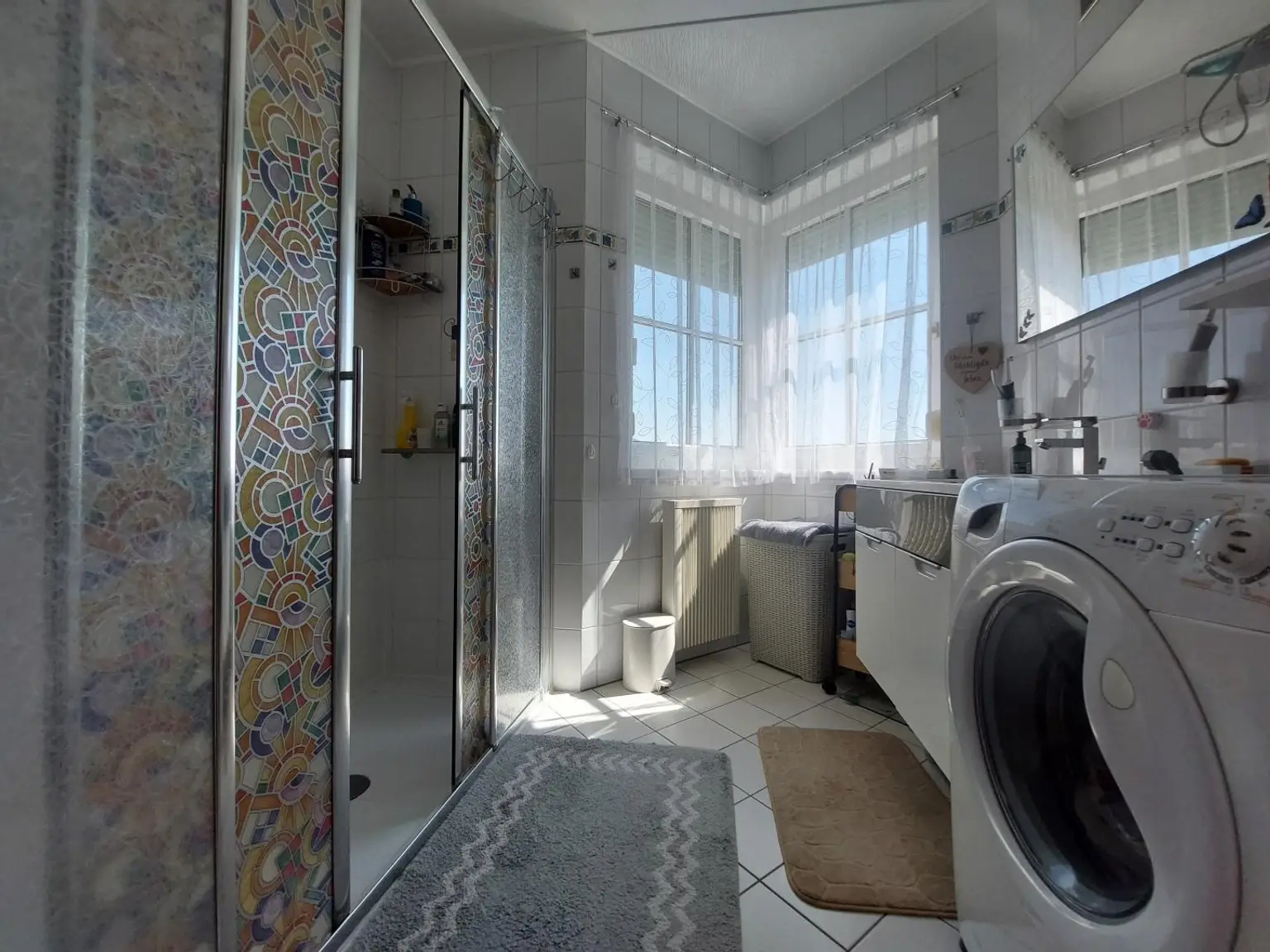 Badezimmer mit Wohnfühldusche