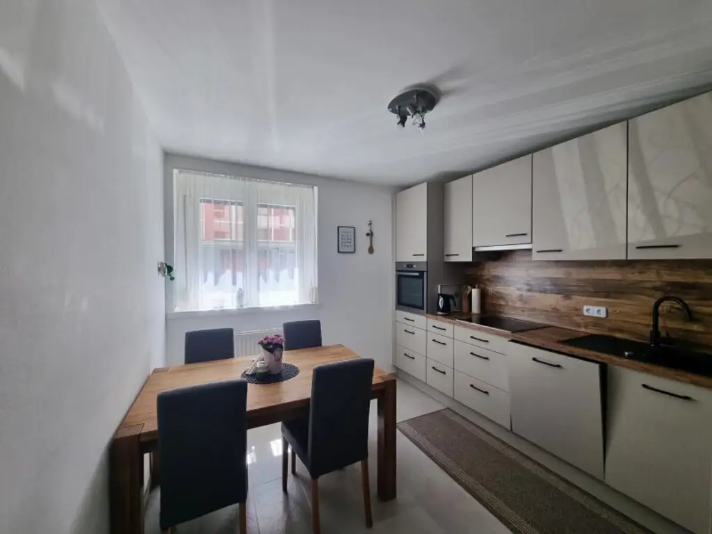 Bereit für den Einzug - Zentrale 3-Zimmer-Wohnung mit separater Küche - Ideal für Familien oder WGs!