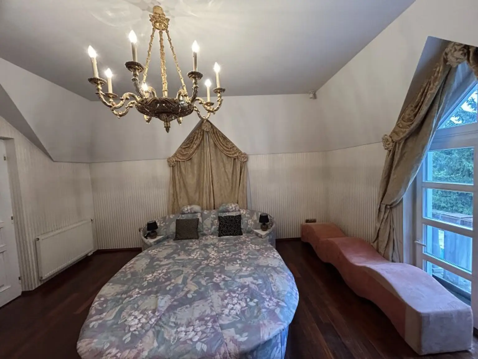 +++ Exklusive Villa im Herzen von Szombathely – Ruheoase auf rund 5300 m² +++