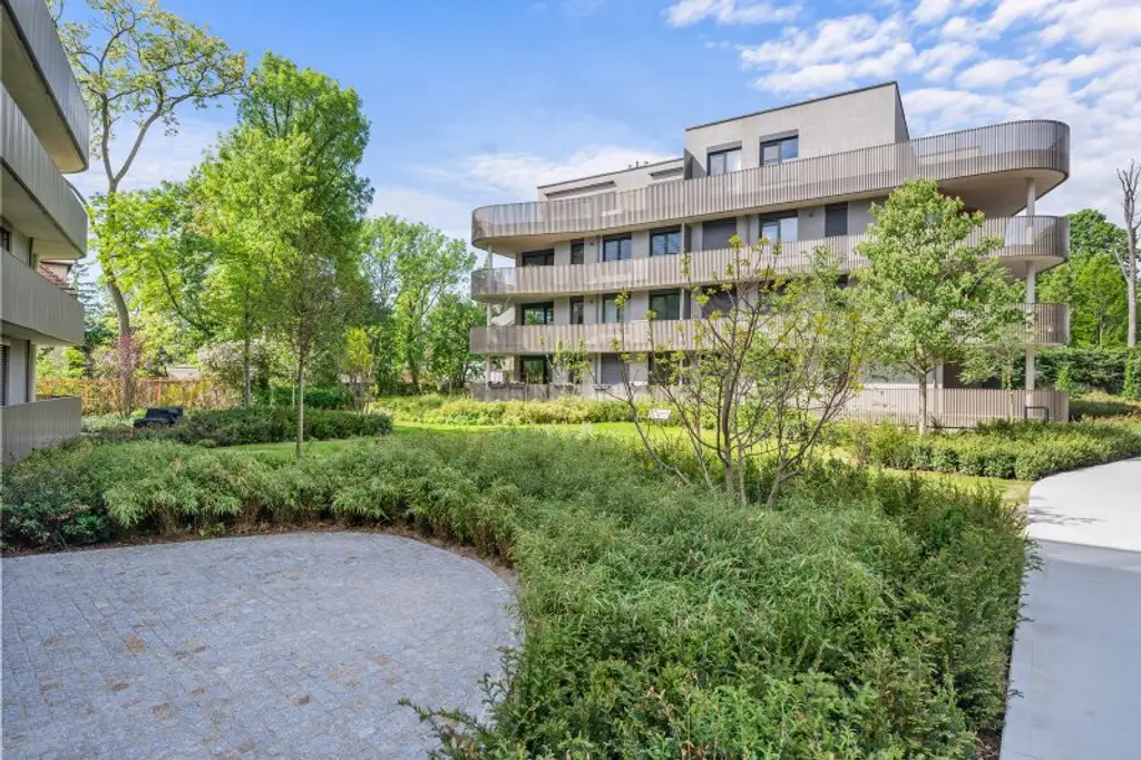 Luxus inmitten grüner Idylle: 2 Zimmer-Terrassentraum im „Private Park Living“