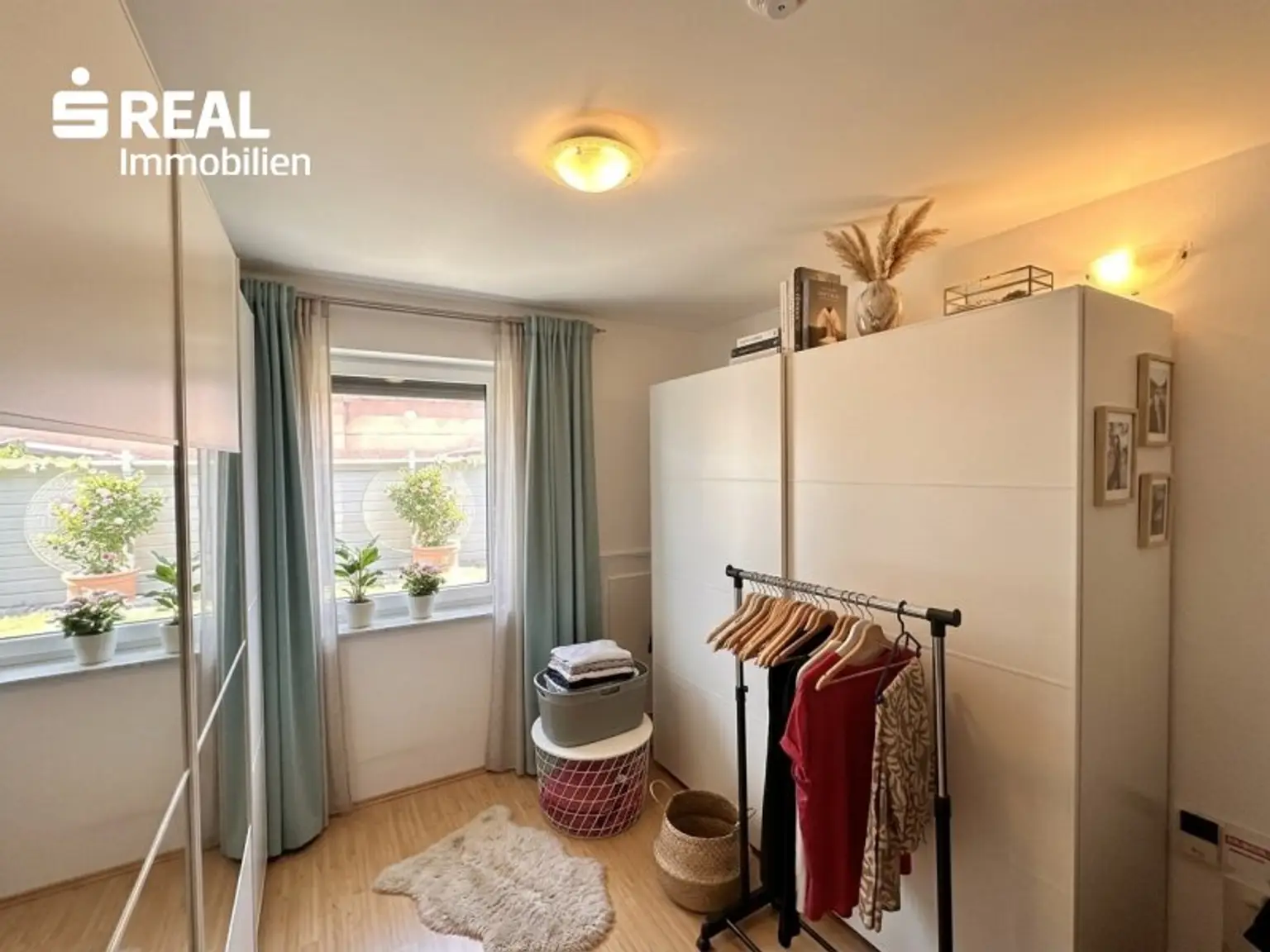 Zimmer 2 / Büro / Kinderzimmer / Schrankraum