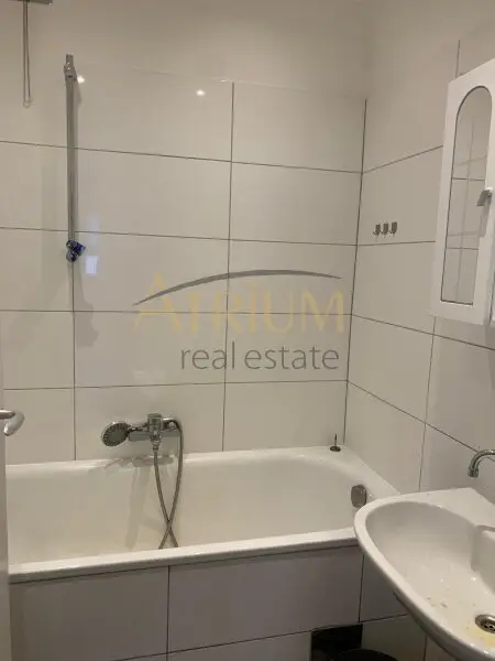 Helle 2-Zimmer-Wohnung mit Lift, Klimaanlage und Ruhelage