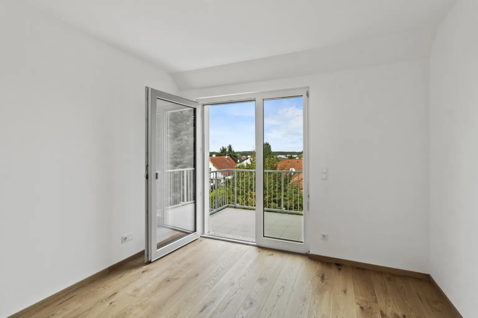 P | ++ EXKLUSIV++ Dachgeschoss mit VIER Zimmern & ZWEI Balkonen ++ | Prima Service Immobilien