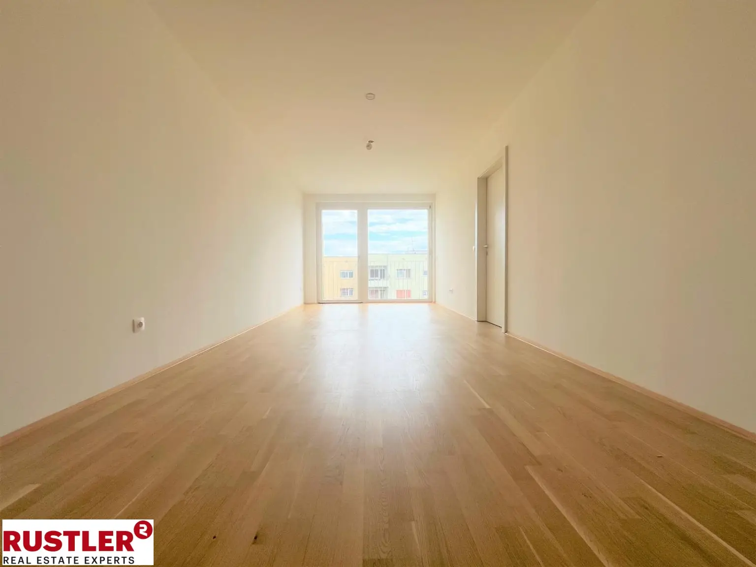 SCHÖN geschnittene 2-Zimmer Wohnung mit BALKON!